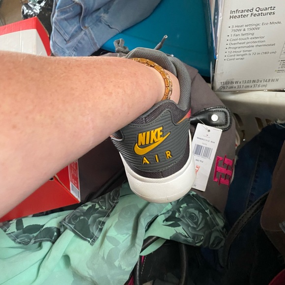 Women size 11 , wore couple times around house .. look new - Picture 3 of 4